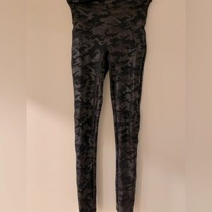 SPANX camo leggings. Size small. Very good condition